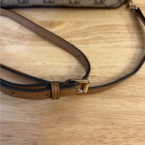 Michael Kors Jet Set monogrammed Logo Crossbody Bag - Picture 3 of 16